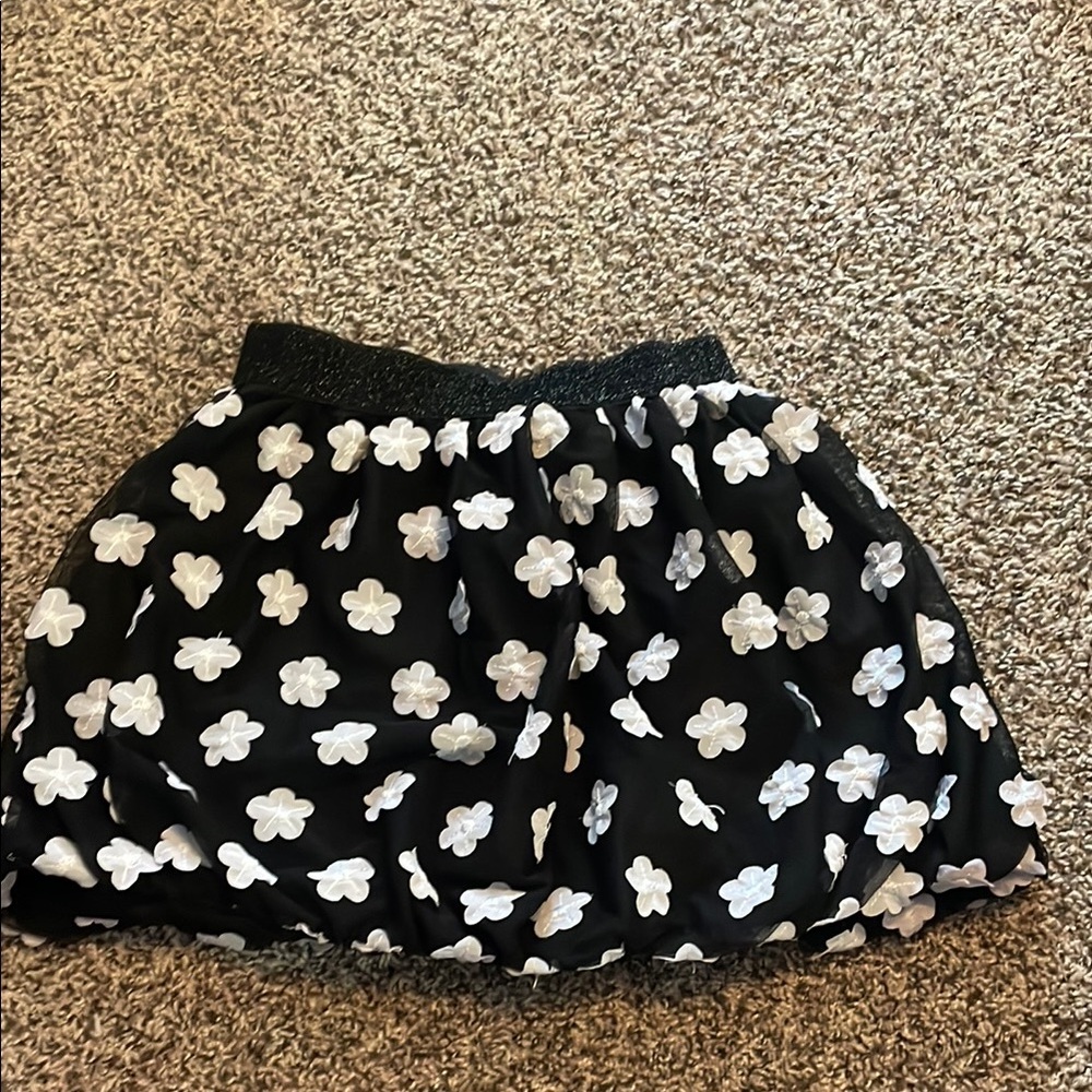 1989 Place Black and White Flowered Floral Skirt